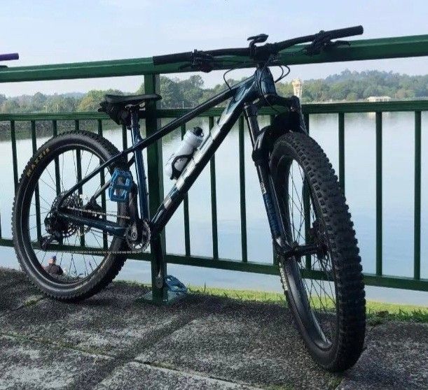 MTB Trek Roscoe 8 2021 size ML Sports Equipment Bicycles Parts