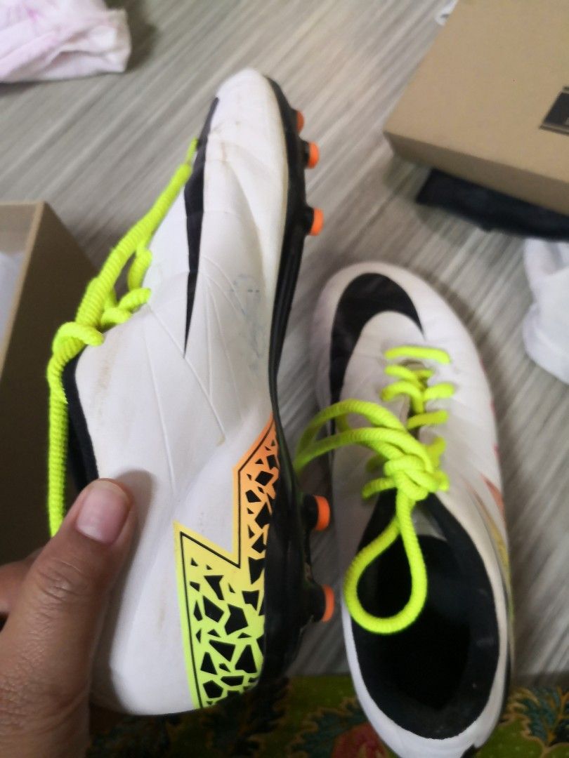 kasut bola nike hypervenom