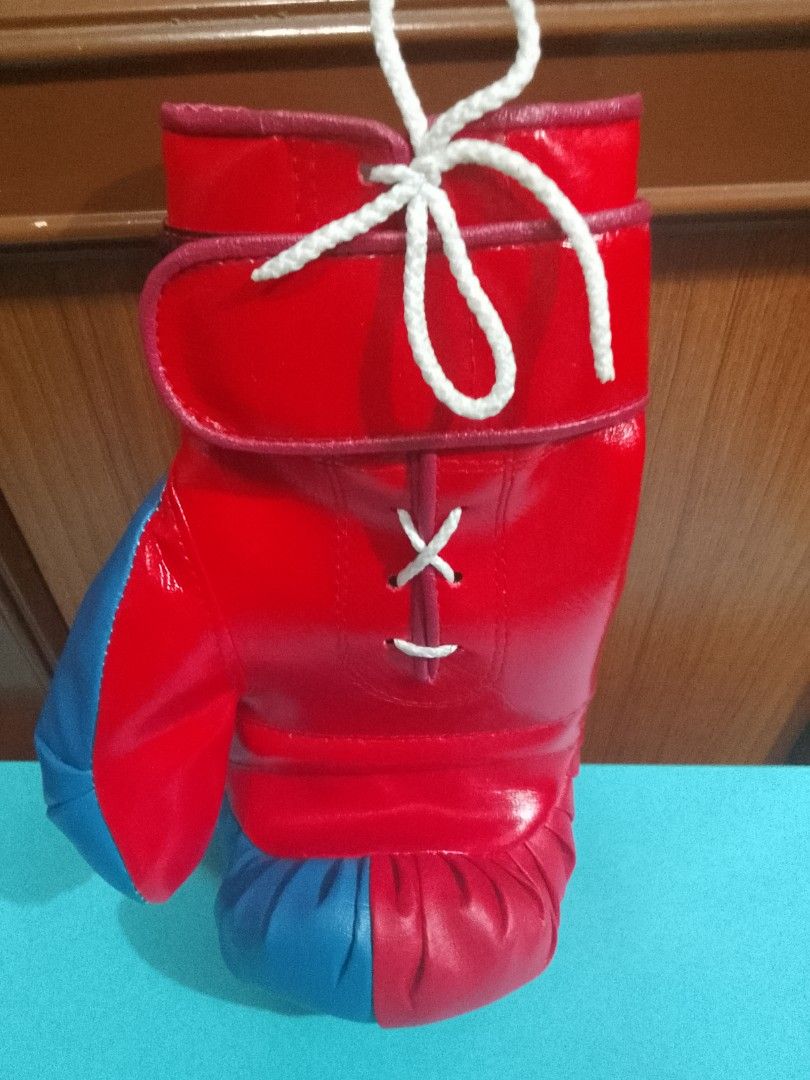 Pacquiao Signed Glove - boxing nba pba (Category: Sneakers) located in Manila. Submitted by egt888 (Listing ID 1199816425, Image 3). Description: 100% Original, Legit Check all you want Pick up Via Lalamove Meet up in Lucky Chinatown Mall Binondo Manila Only (no Pasig, Rizal, Makati etc.) I'm Available 11am to 6pm Shipping +100 via LBC Branch Pick Up or J&T Payment Via Gcash Auto Ignore sa PM asking If it is still available( oo, Available pa).