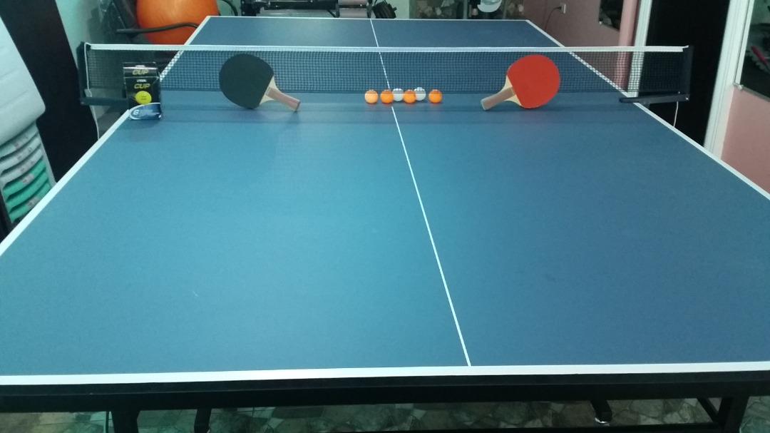 Ping Pong Table w/ wheels (Good as new), Sports Equipment, Other Sports