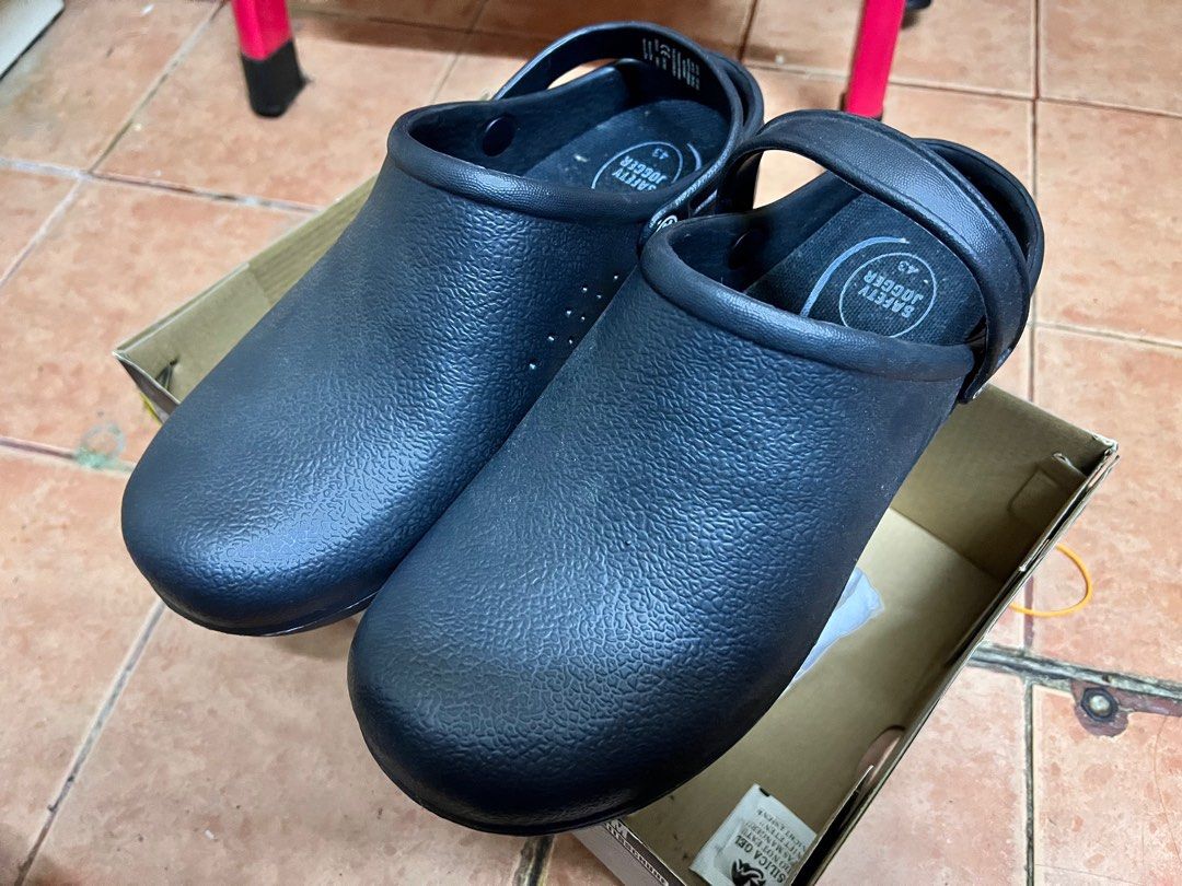 SAFETY SHOES CUTTING CROCS, Men's Fashion, Footwear, Boots on Carousell