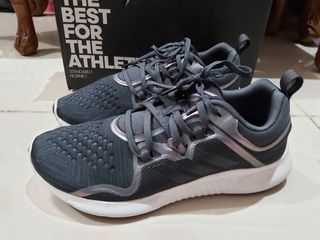 Sepatu adidas