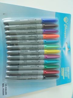 Set of 12 colour marker pens