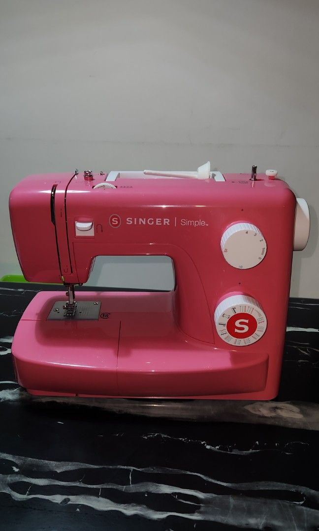 Singer 3223 Sewing machine, Hobbies & Toys, Stationery & Craft, Craft