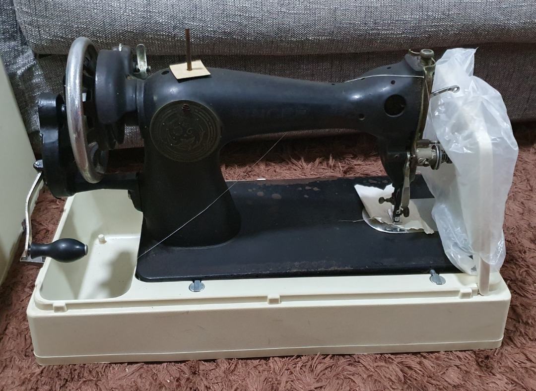 *CHEAPEST* Singer sewing machine, Hobbies & Toys, Memorabilia