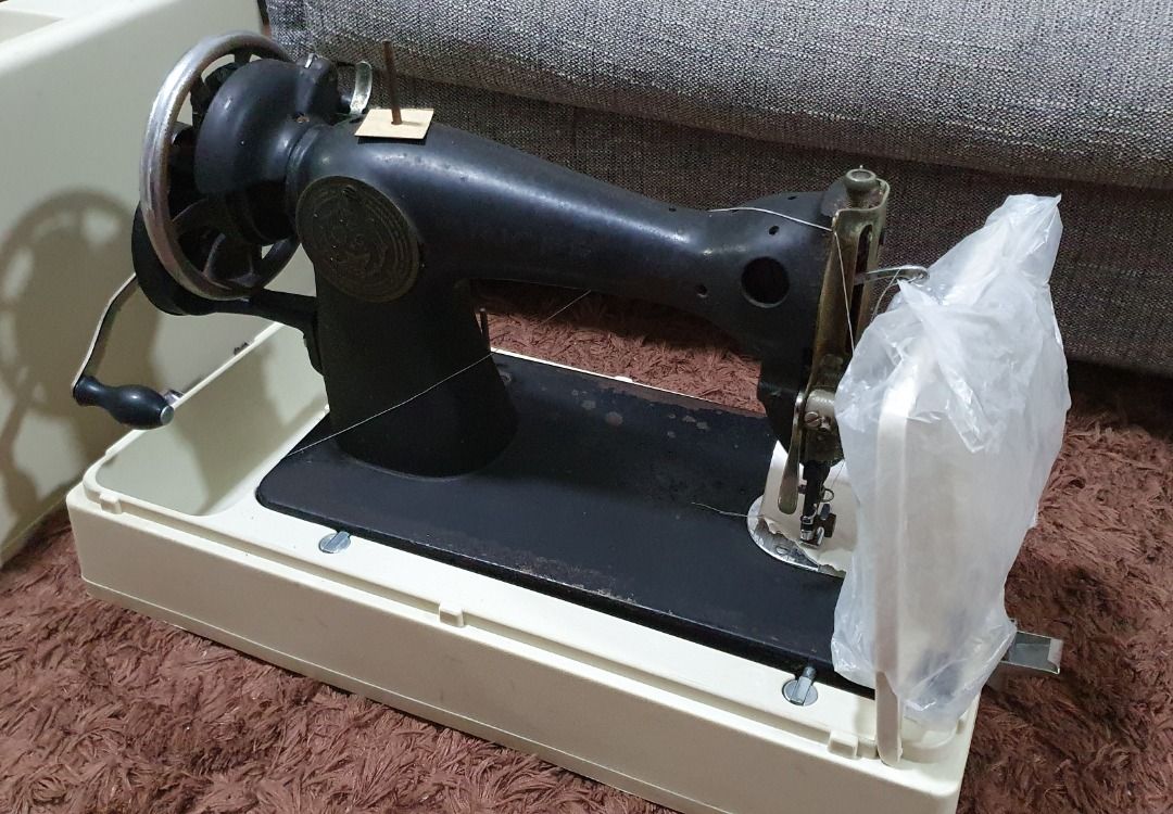 *CHEAPEST* Singer sewing machine, Hobbies & Toys, Memorabilia