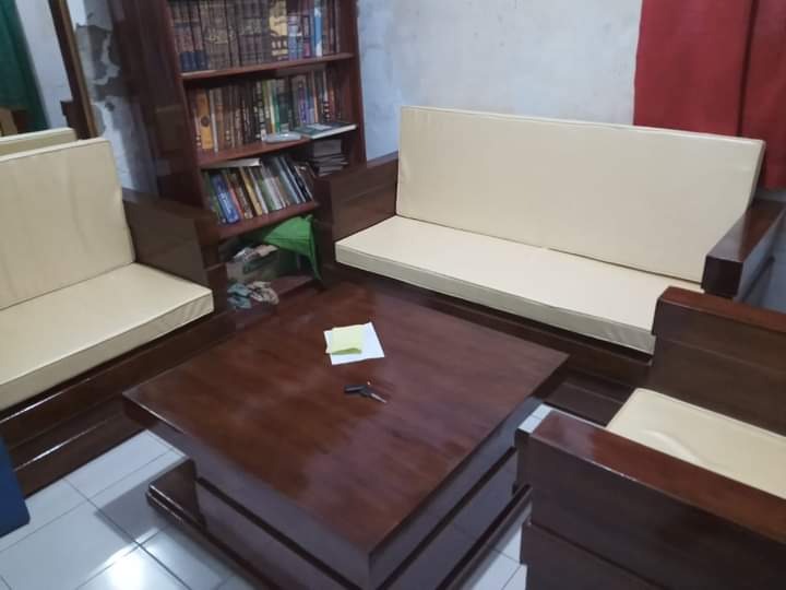 Sofa jati, Perabotan Rumah di Carousell
