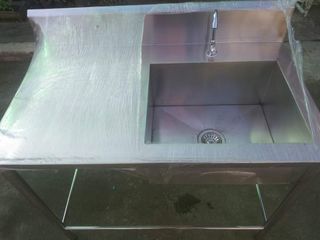 STAINLESS SINK WITH TABLE