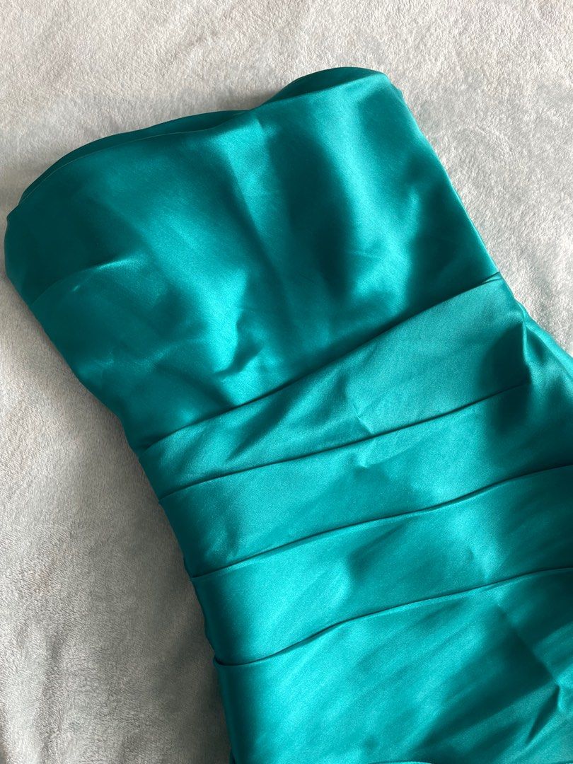 Emerald corset evening dress (Category: Evening dresses & gowns) located in Muntinlupa City. Submitted by pushpop02 (Listing ID 1199713862, Image 1). Description: Custom Made Emerald evening dress. Made from Arabian Gazar .