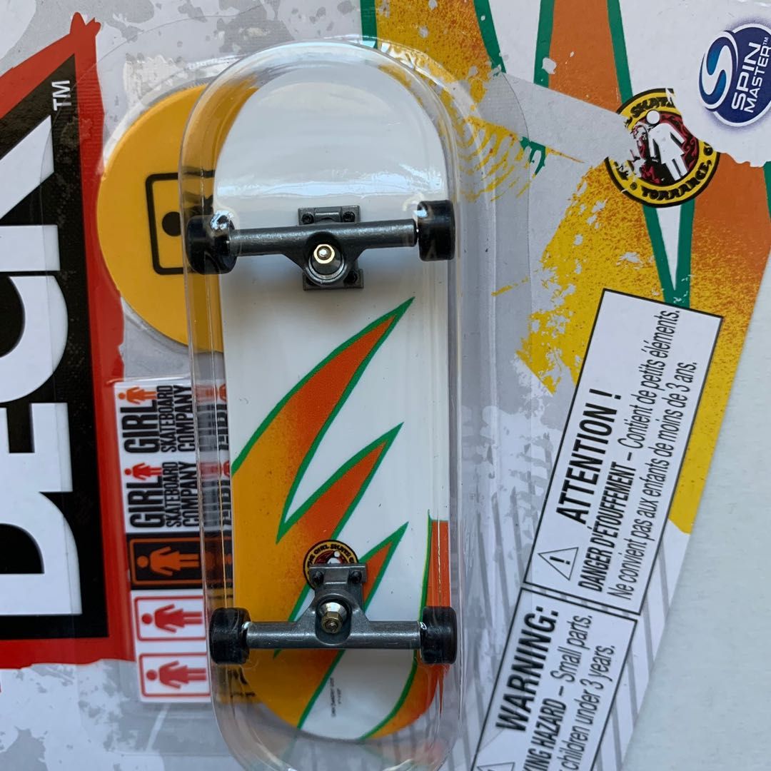 Tech deck fingerboard Girl Skateboard 手指滑板, 興趣及遊戲, 玩具 & 遊戲類 Carousell