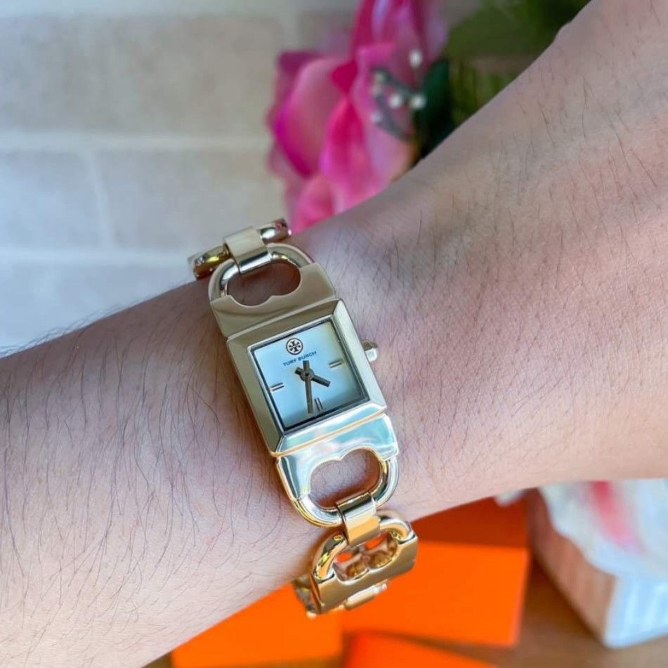 Tory Burch Gemini Gold Link Mini Watch (Category: Women's Watches) located in Bulacan. Submitted by watchabagsph2.0 (Listing ID 1199696885, Image 2). Description: ✔️ ORIGINAL/ Authentic ✔️Brandnew ✔️Complete Inclusions: Original Box, Manual, Paper Bag 📌With Seller warranty 💯 Legit Check in any watch service center 💯Pawnable on selected pawnshops ‼️ Send us a message for more detailed photos. (OPEN FOR LAYAWAY, MESSAGE US FOR DETAILS) #layawayp