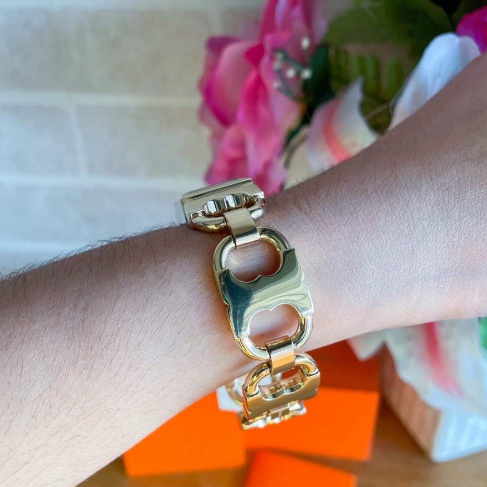 Tory Burch Gemini Gold Link Mini Watch (Category: Women's Watches) located in Bulacan. Submitted by watchabagsph2.0 (Listing ID 1199696885, Image 3). Description: ✔️ ORIGINAL/ Authentic ✔️Brandnew ✔️Complete Inclusions: Original Box, Manual, Paper Bag 📌With Seller warranty 💯 Legit Check in any watch service center 💯Pawnable on selected pawnshops ‼️ Send us a message for more detailed photos. (OPEN FOR LAYAWAY, MESSAGE US FOR DETAILS) #layawayp