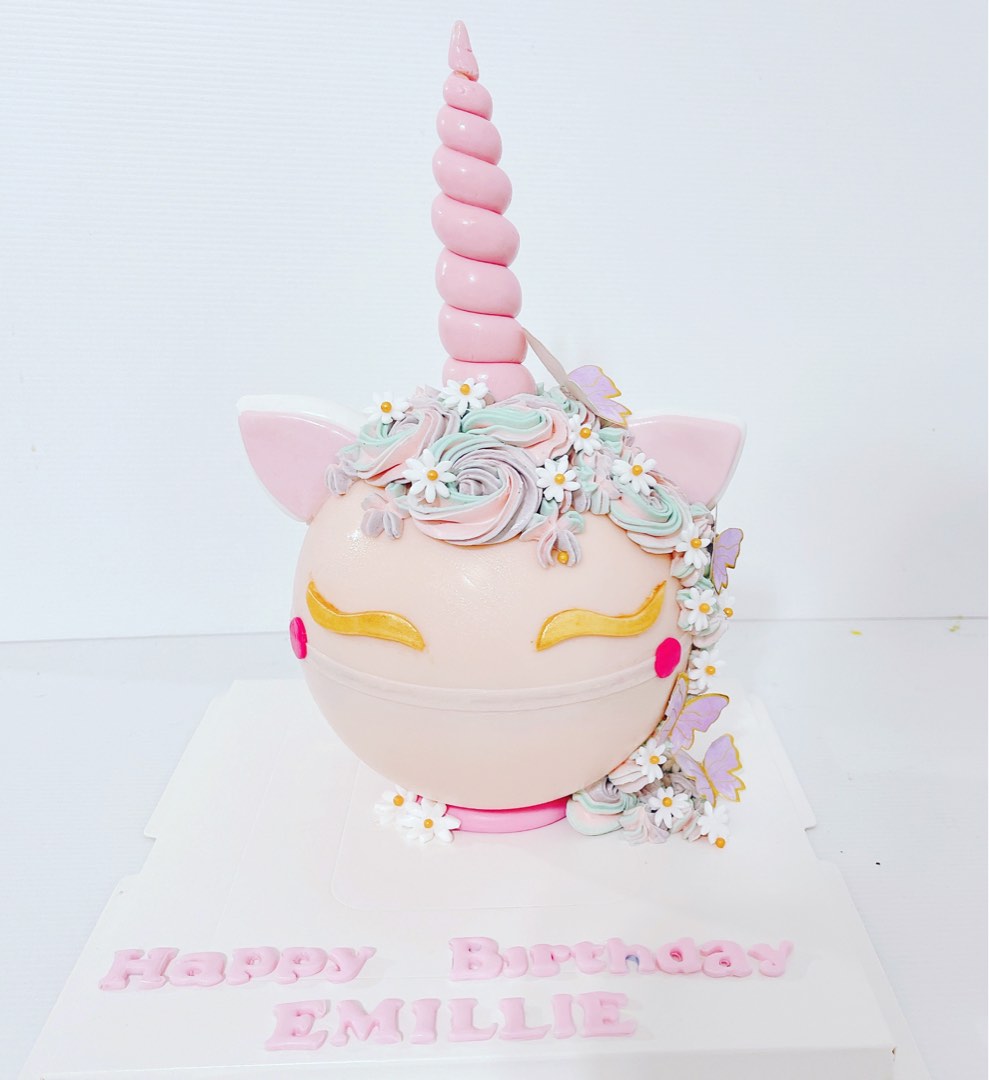 Unicorn pinata cake/knock knock cake/customcake/monwy pulling cake, Food & Drinks, Homemade