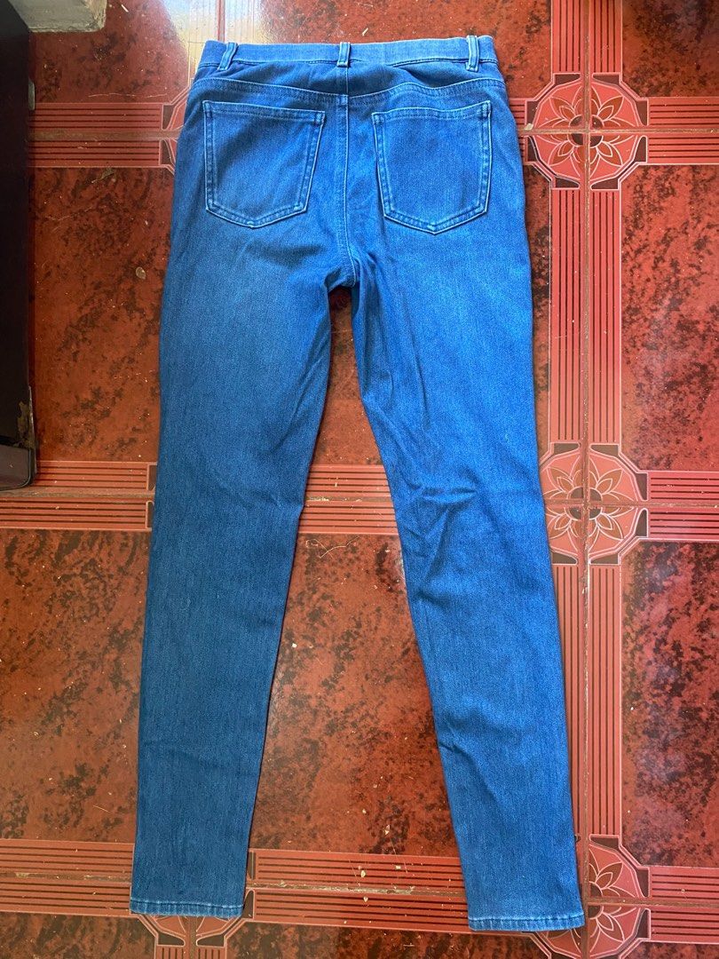 Uniqlo skinny stretchable jeans (Category: Jeans) located in Calamba. Submitted by bb.j20 (Listing ID 1199630267, Image 2). Description: .