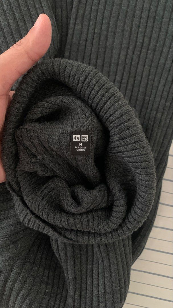 Uniqlo TurtleNeck Sweater Men s Men s Fashion Coats Jackets and