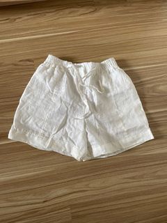 White Shorts / Celana Pendek Putih