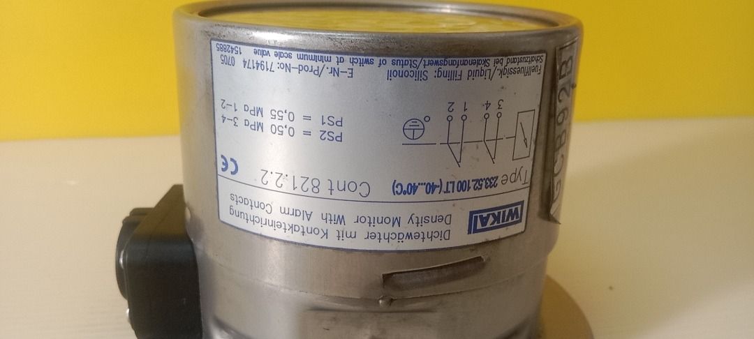 WIKA 233.52100 LT Analog Hybrid gas density Gauge SF6 Gas 7194174 ...
