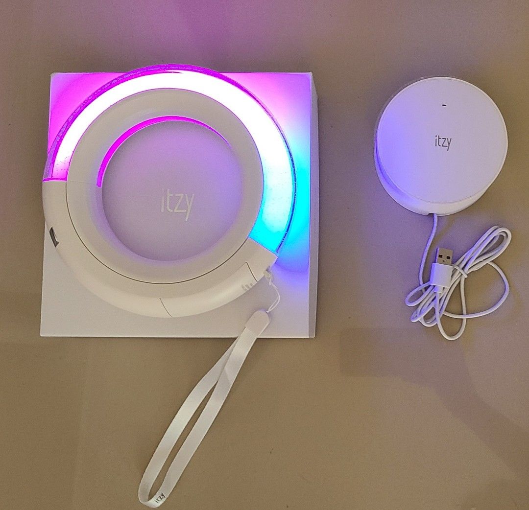 WTS ITZY OFFICIAL LIGHT RING LIGHTSTICK Hobbies Toys