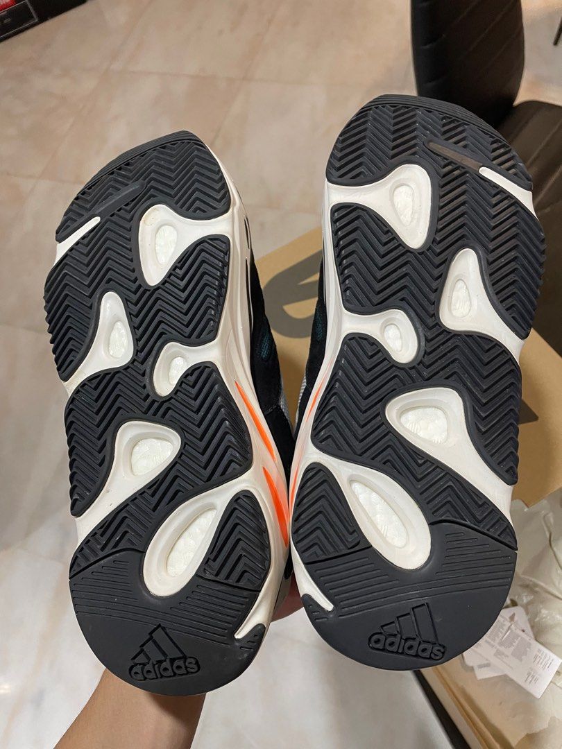 UNDER RETAIL Yeezy 700 Waverunner OG Men s Fashion Footwear
