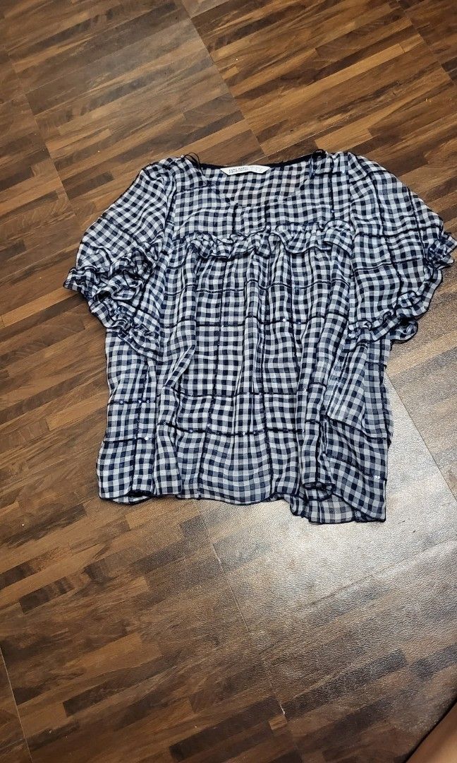Zara Basic Top (Category: Blouses) located in Imus. Submitted by lovestore03 (Listing ID 1199748625, Image 2). Description: super super ganda, need ng nice bralet :) perfect sa small-medium body frame :) RFS: Decluttering LP Christmas Sale-all in very good condition!.
