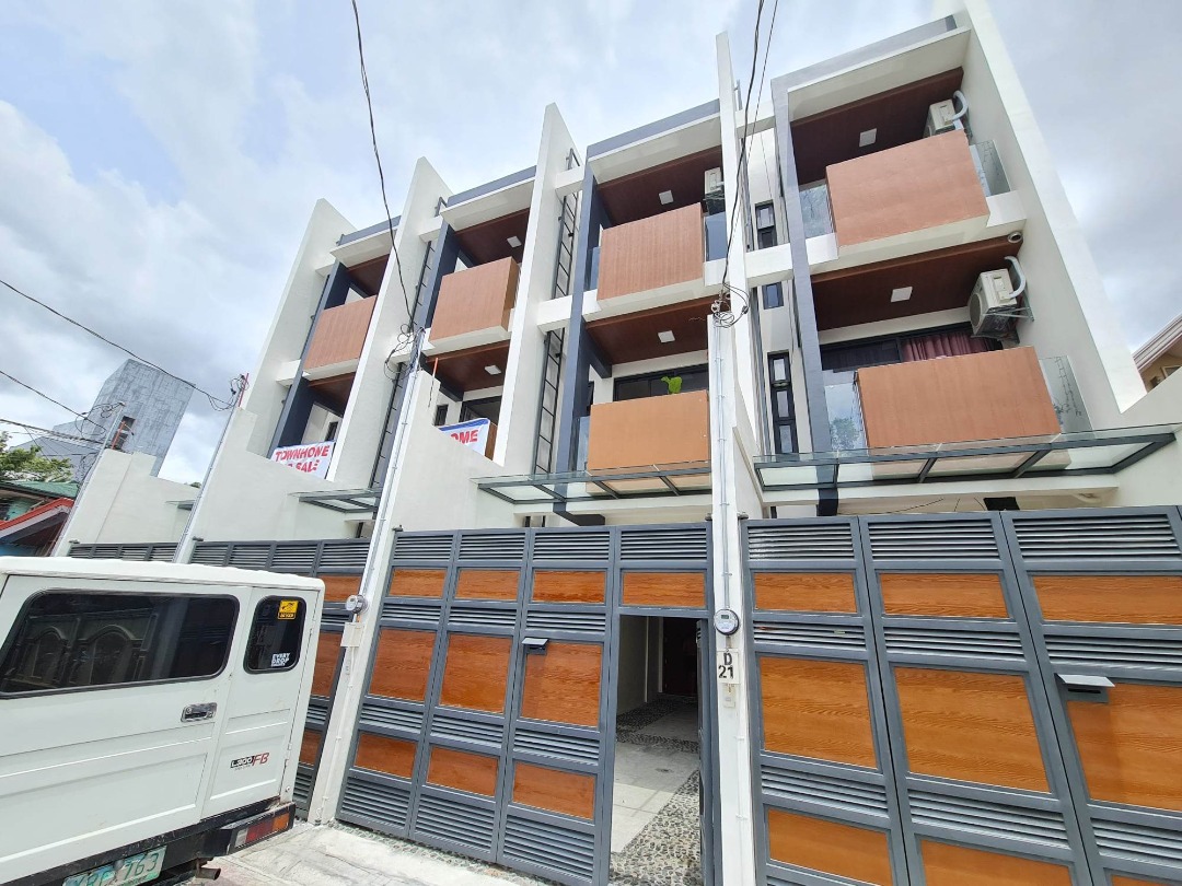 3 Storey Townhouse unit for sale in Cubao Quezon City near Ali mall SM