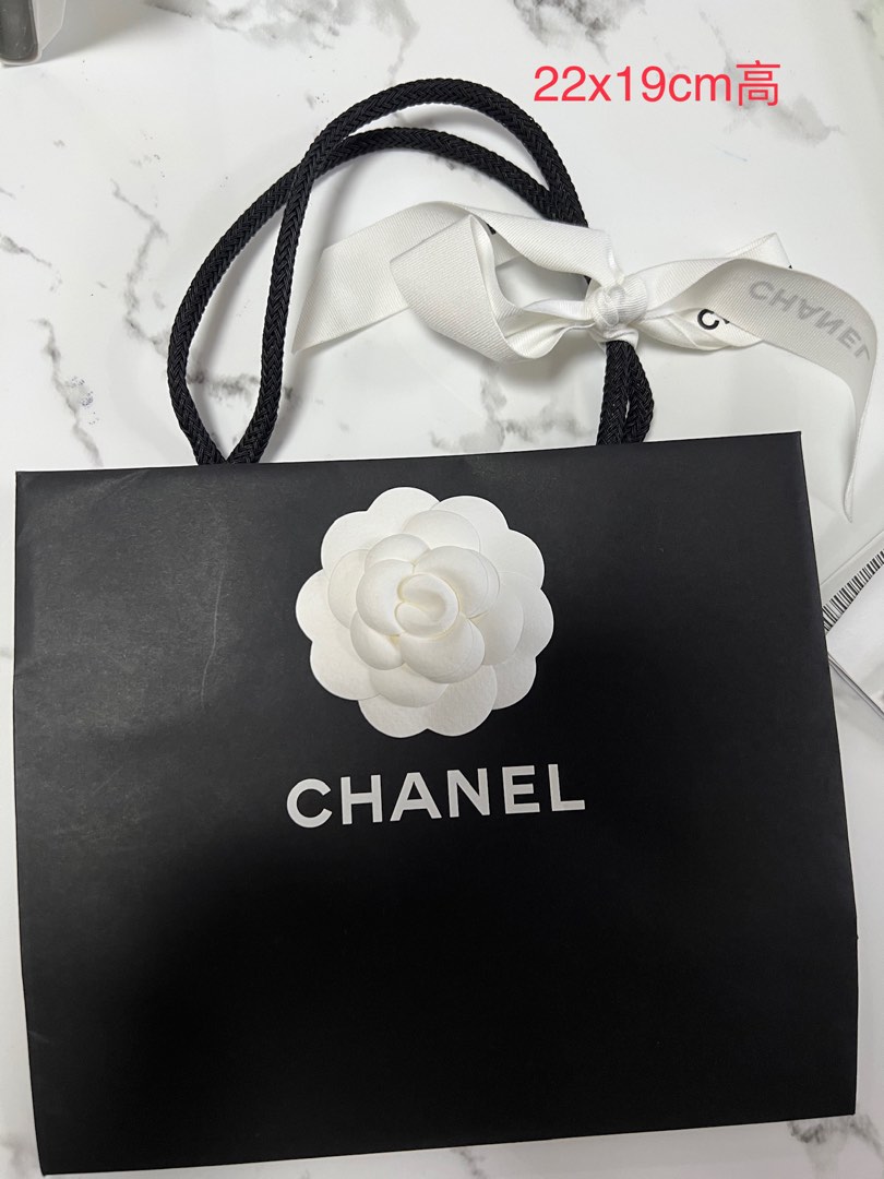 一個價中小迷你紙袋Chanel 白花有絲帶小紙巾全新100%法國巴黎Paris ...