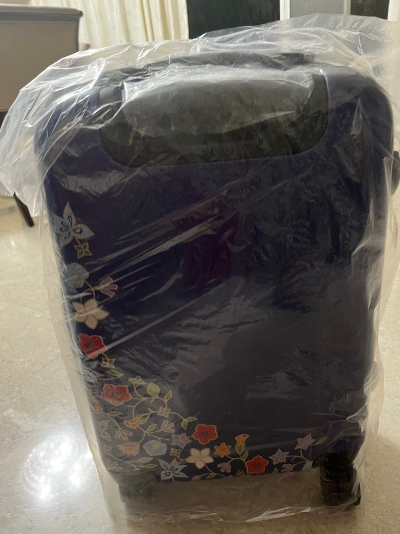 AMERICAN EXPRESS SINGAPORE AIRLINES carry on luggage suitcase, Hobbies & Toys, Travel, Luggage