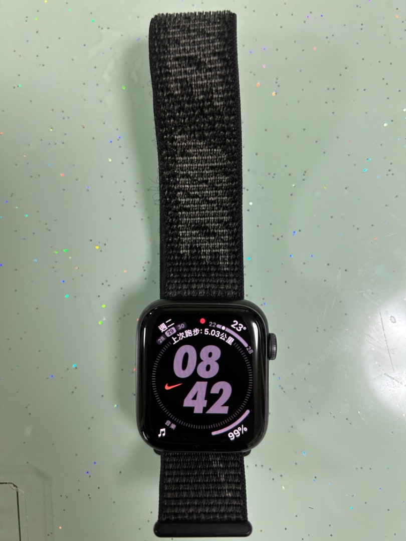 Apple Watch SE Nike 44mm 太空灰4G LTE 版, 手提電話, 智能穿戴裝置及