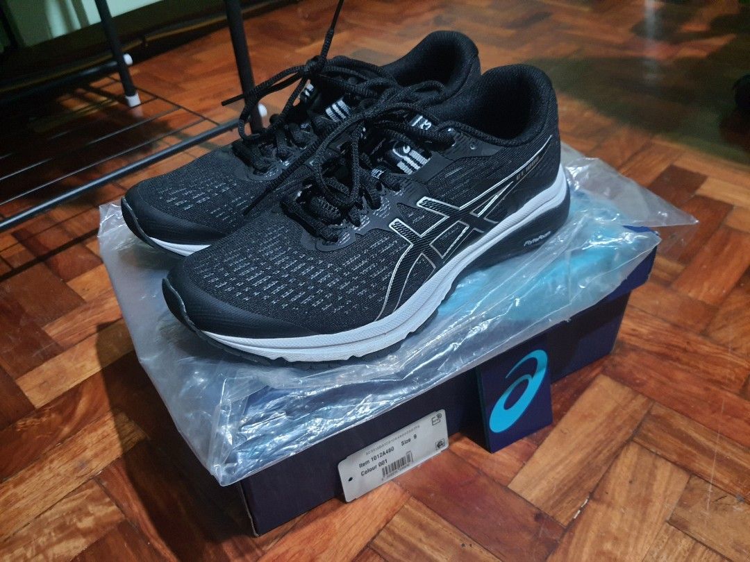 Asics GT-1000 8 Black/Silver Shoes, Men's Fashion, Sneakers on Carousell