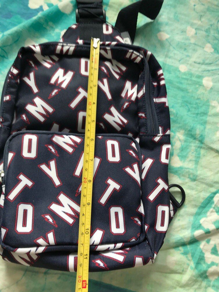 Backpack （分類：背囊）位於 Hong Kong。 由 amyhttps 提交（商品編號 1199976807，圖片 3）。簡介： 大人、小朋友都可以孭。
