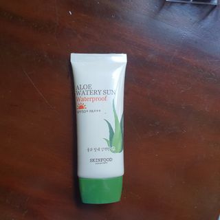 Brand new segel Skinfood Aloe Water Sun Waterproof Sunscreen SPF50+ PA++++