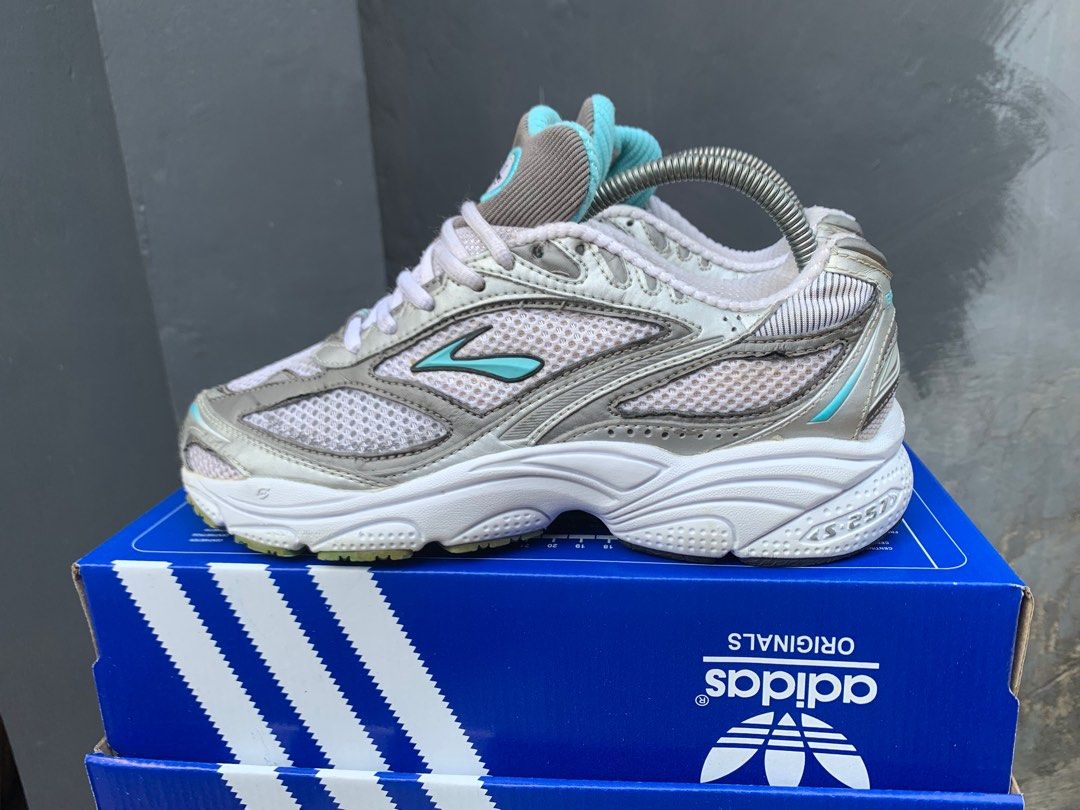 Brooks radius discount