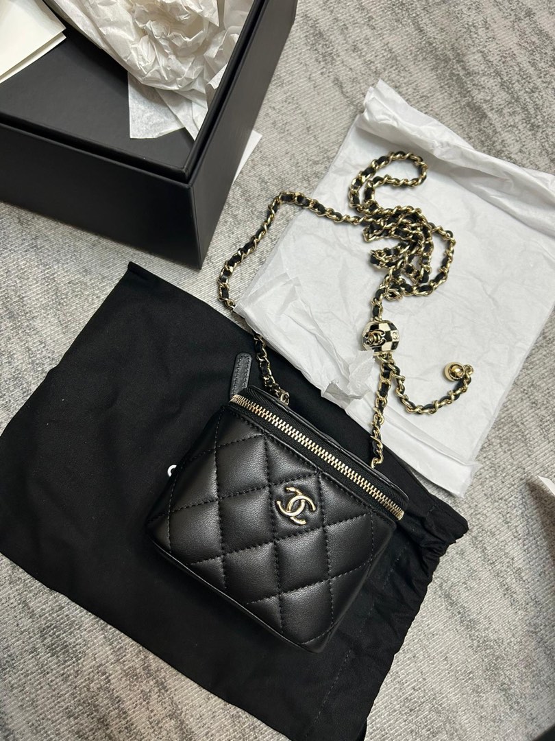Small vanity with classic chain review sale