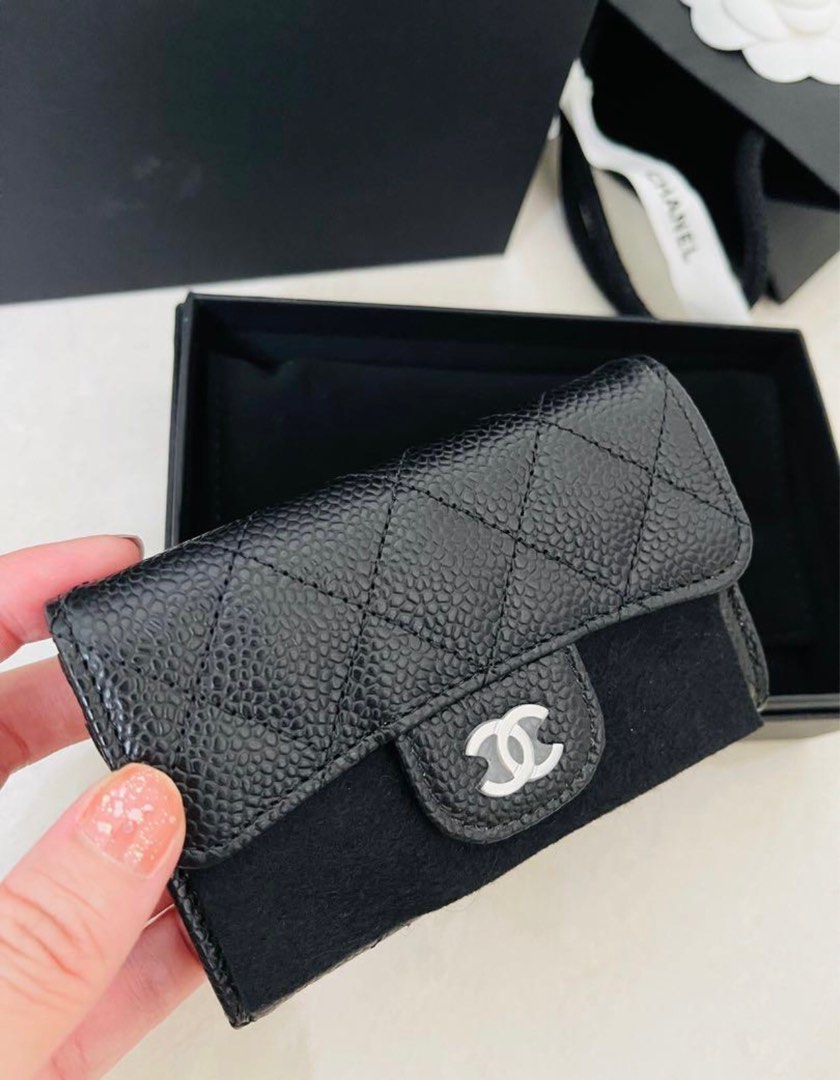 Della Marga - Chanel 19 zip cardholder in black available again 🖤💫 #chanel  #dellamargashop