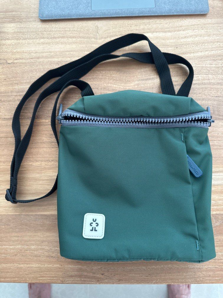 Crumpler minibyte sale sling pouch