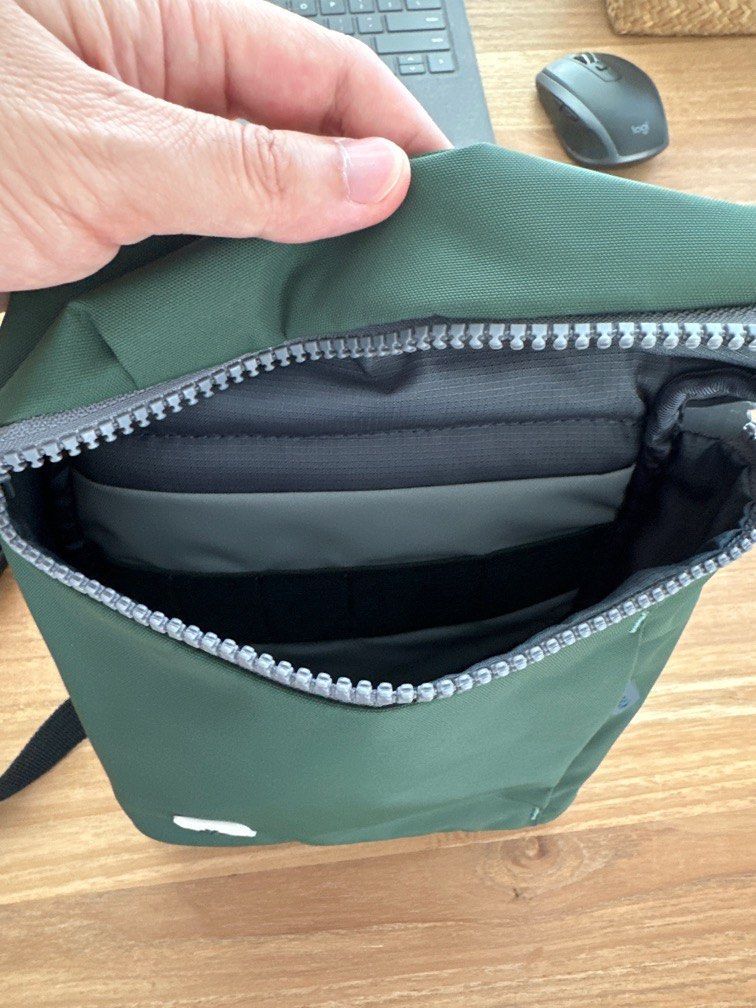Crumpler minibyte sling pouch hot sale