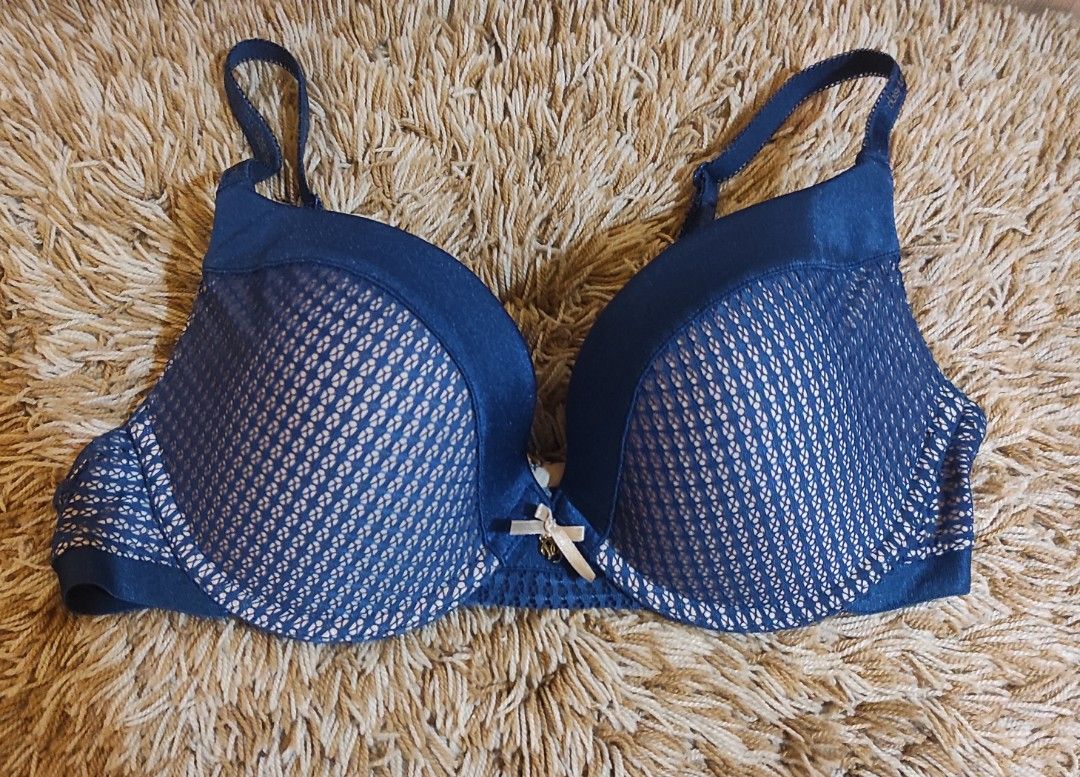 Daisy Fuentes Bra, Women's Fashion, Undergarments & Loungewear on Carousell