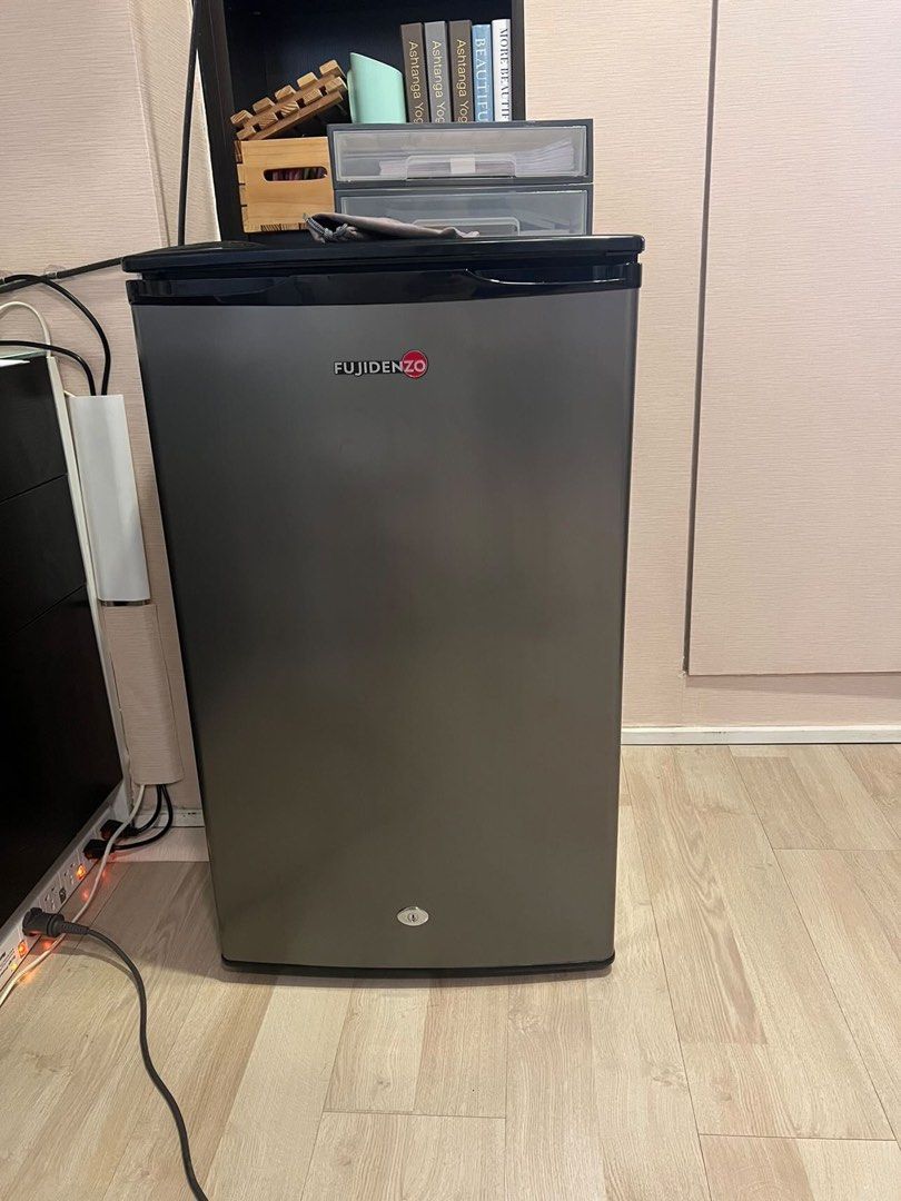 Fujidenzo Upright Freezer 3.5 cu ft almost new for Breastmilk Breast