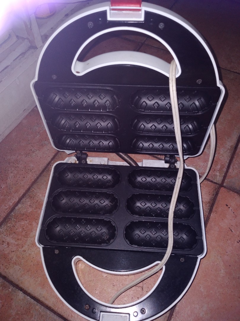 Hanabishi hotdog waffle maker, TV & Home Appliances, Kitchen Appliances