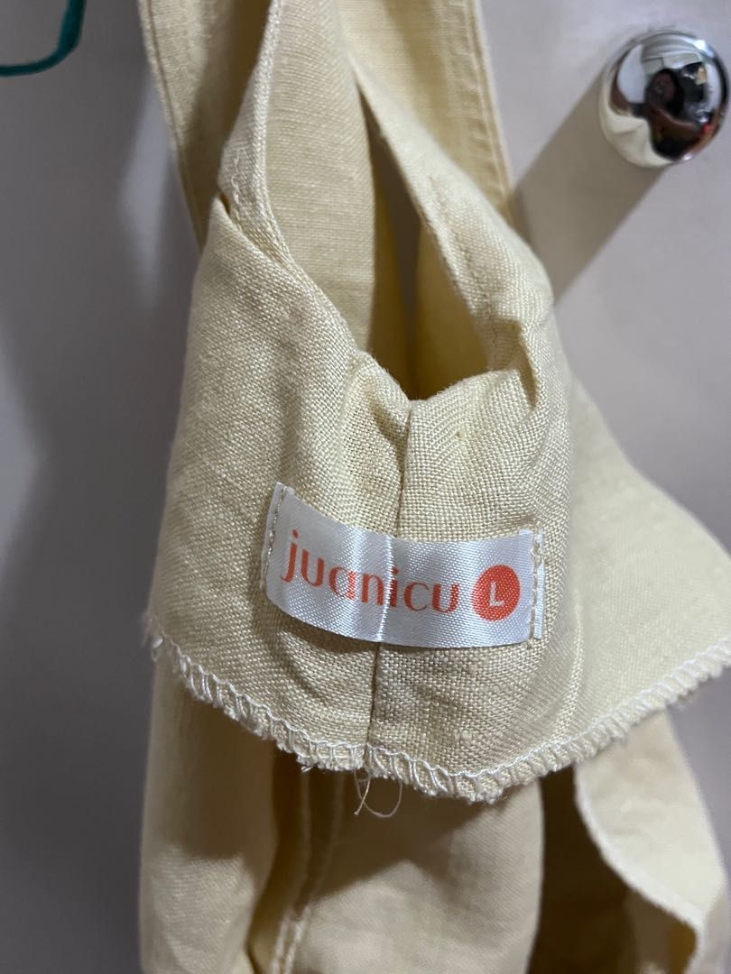 Juanicu Linen Cropped Top (Category: Others Tops) located in Quezon City. Submitted by beacons (Listing ID 1199892533, Image 2). Description: Selling for more than half the SRP. Only fitted then stored. 🍋 Pure linen Size L. RFS: decluttering SF c/o buyer Tags: Juanicu Linen Wear Anika La Oceann Callelily.