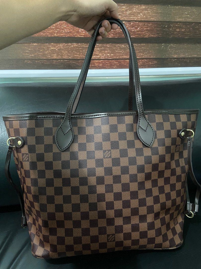 LV neverfull damier MM with pouch (Category: Luxury Bags & Wallets) located in Valenzuela. Submitted by sofiasticated.decluttering (Listing ID 1199842742, Image 2). Description: .