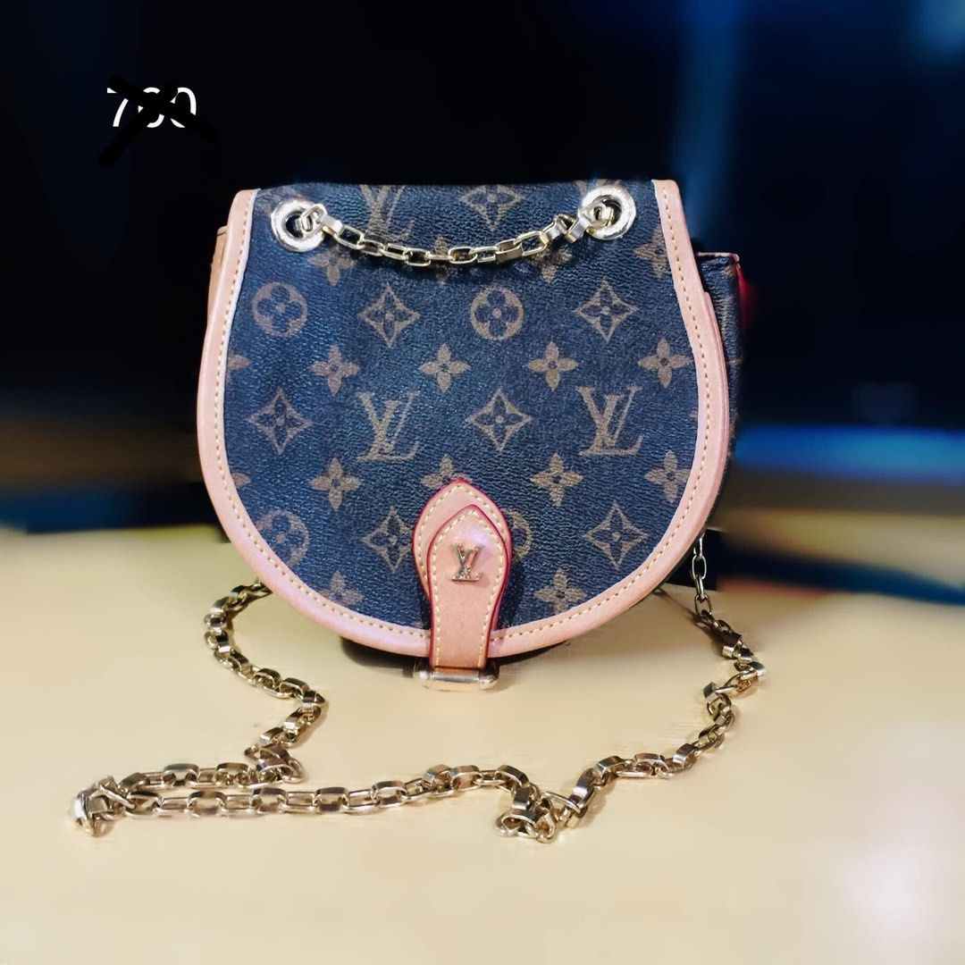 Lv chain sling shoulder bag, Luxury, Bags & Wallets on Carousell