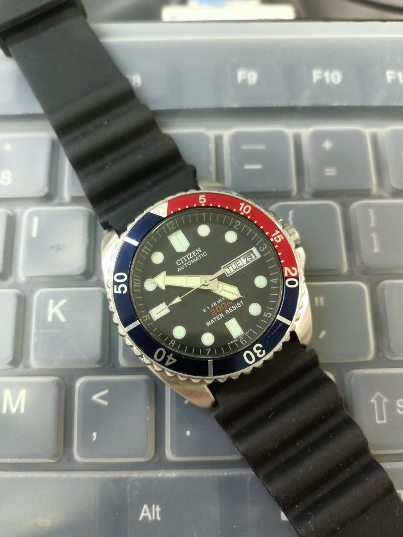 March 1986 Citizen Diver s NY2300 Mid size Men s Men s Fashion