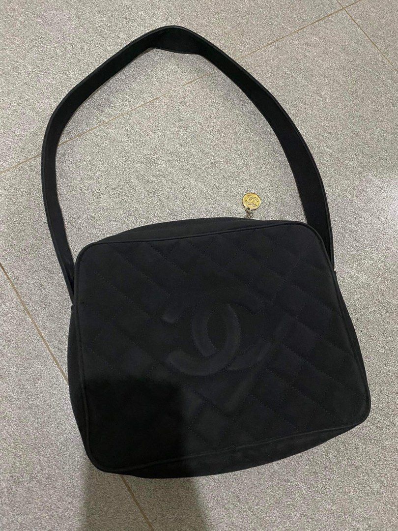 Matelasse CC Shoulder Bag (Category: Luxury Bags & Wallets) located in Naga. Submitted by undyingstyleph (Listing ID 1199991418, Image 3). Description: .