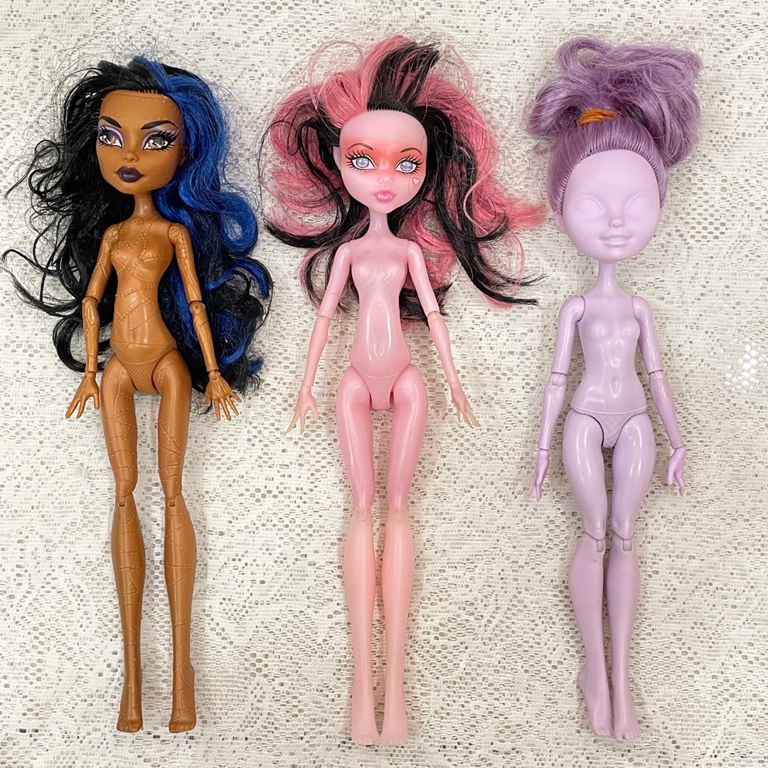 Monster high dolls sales lot