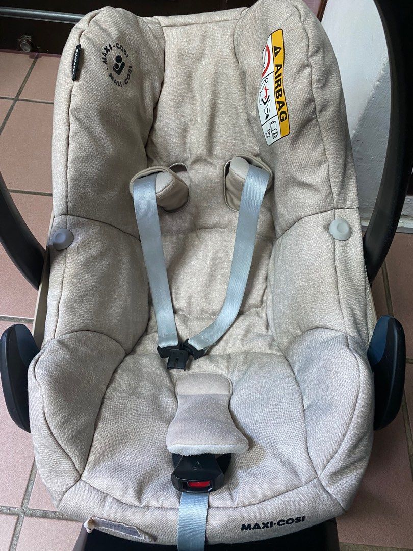 Maxi cosi pebble plus and 2way family base, Babies & Kids, Going Out