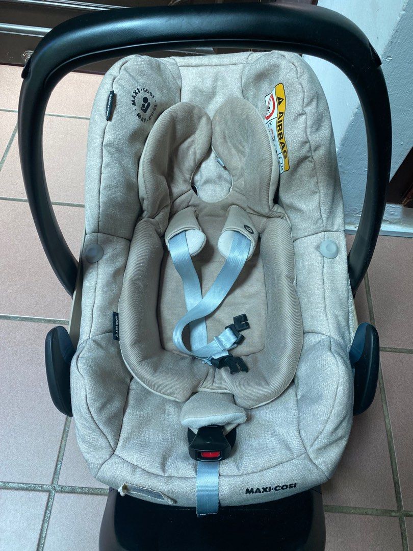 Maxi cosi pebble plus and 2way family base, Babies & Kids, Going Out