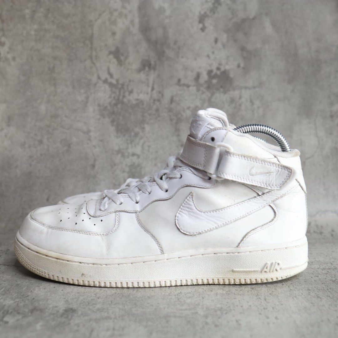 white blue and red air force 1