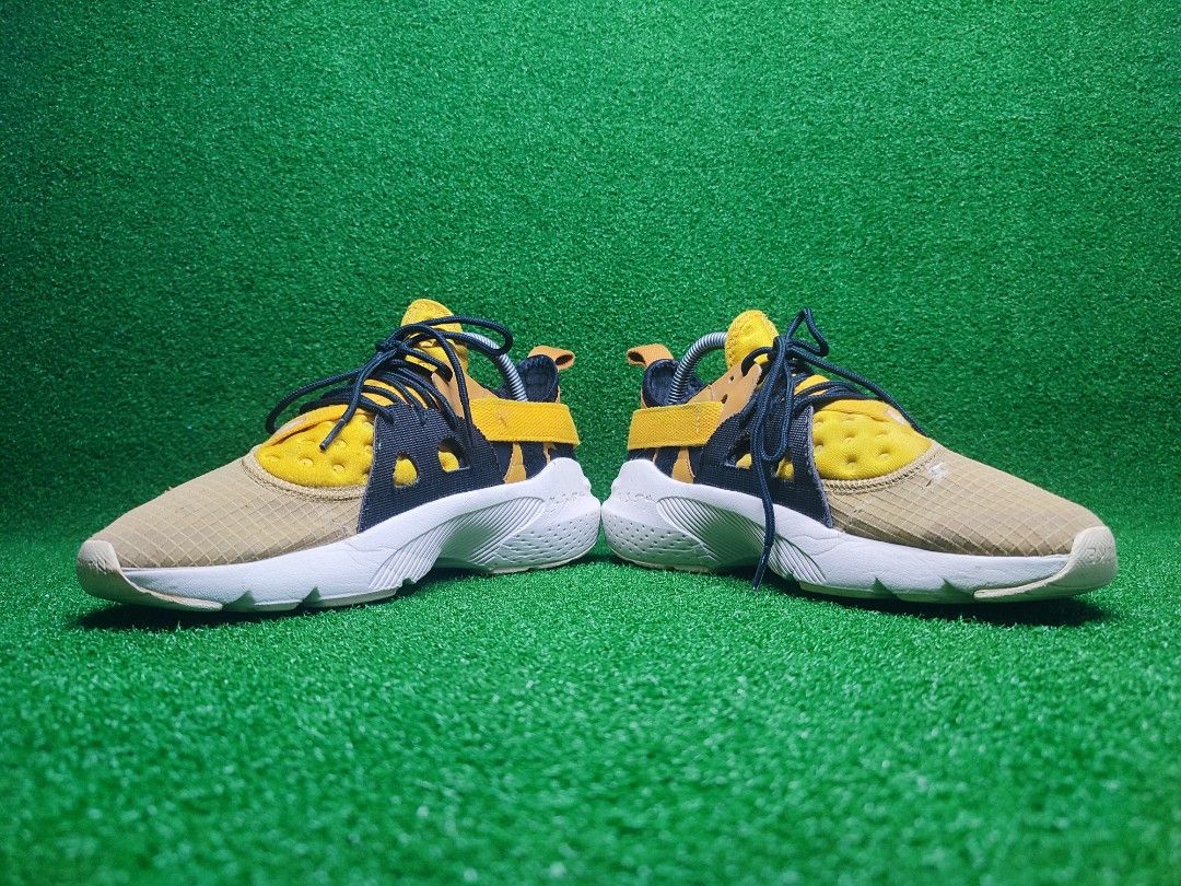 Nike Huarache Type Golden 6.5 UK 40.5 Euro Slip On Bertali Men s