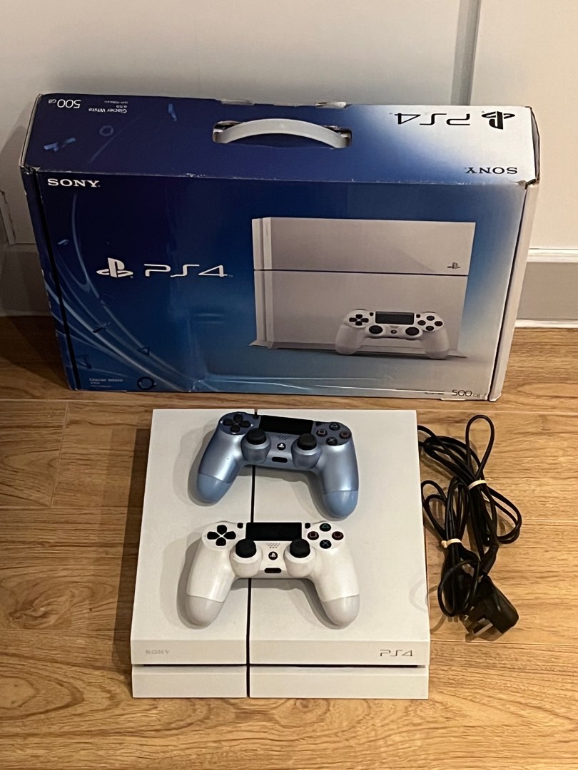 PlayStation 4 500GB Glacier White with FOUR controllers and box 